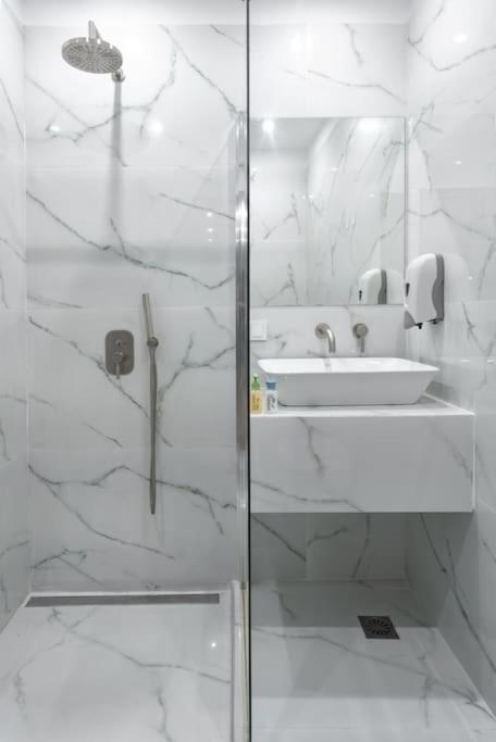 Modern, Quite 1-Bdr Apt 5 Min Walk To Acropolis アテネ エクステリア 写真